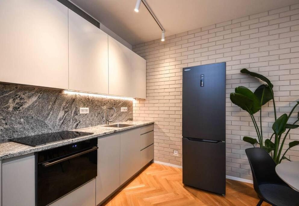 Skypark Luxury Apartment With Skyline View & Free Parking Bratislava Exteriér fotografie