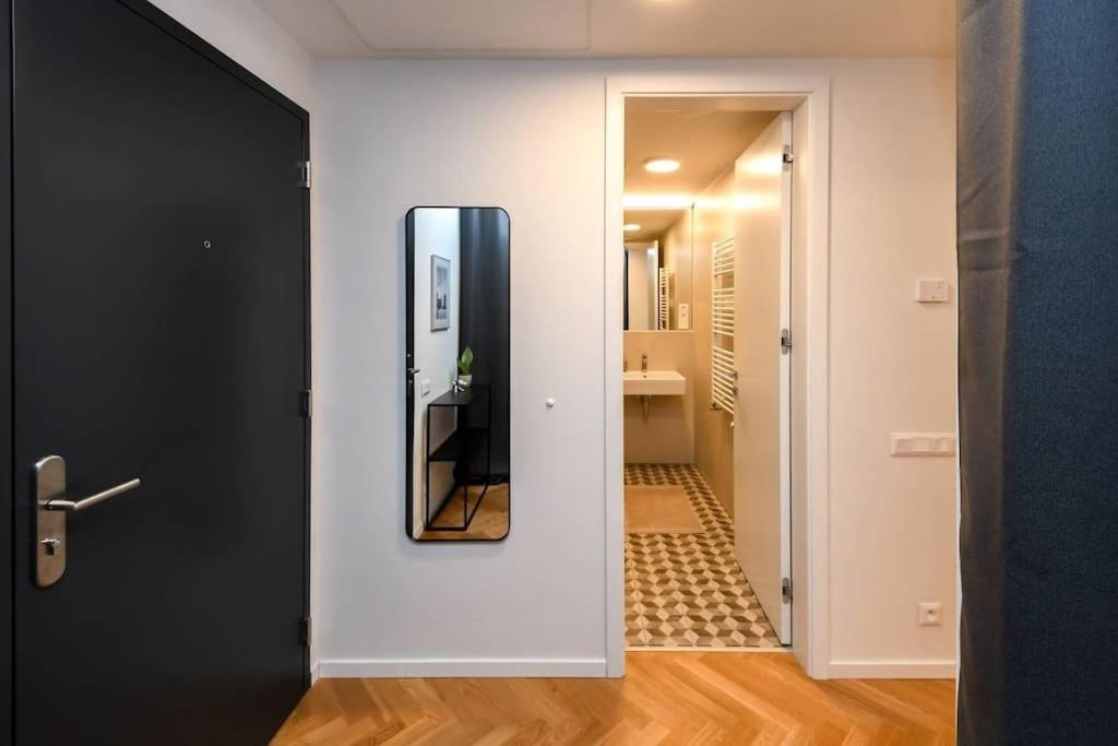 Skypark Luxury Apartment With Skyline View & Free Parking Bratislava Exteriér fotografie