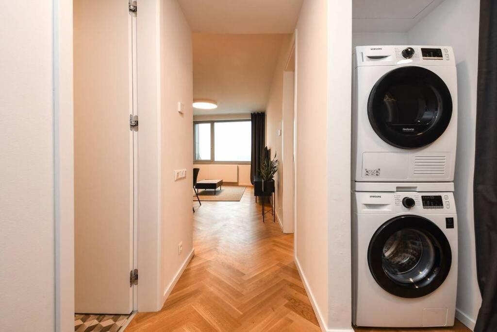 Skypark Luxury Apartment With Skyline View & Free Parking Bratislava Exteriér fotografie