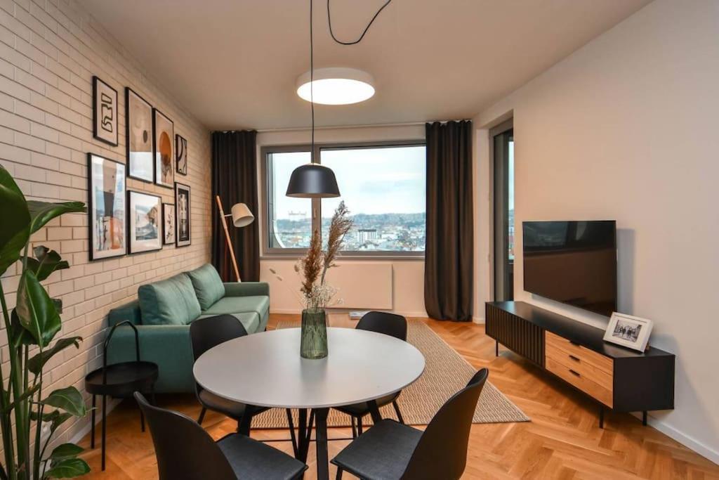 Skypark Luxury Apartment With Skyline View & Free Parking Bratislava Exteriér fotografie