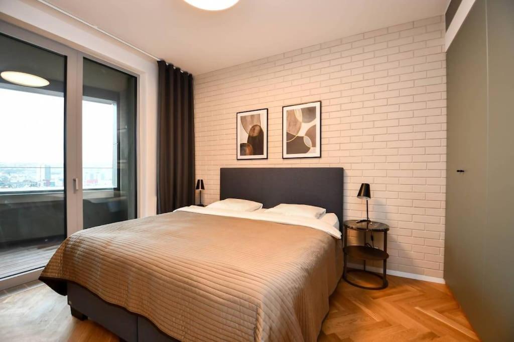 Skypark Luxury Apartment With Skyline View & Free Parking Bratislava Exteriér fotografie