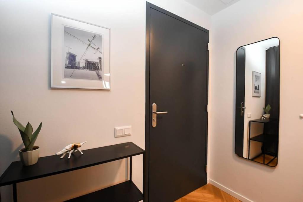 Skypark Luxury Apartment With Skyline View & Free Parking Bratislava Exteriér fotografie