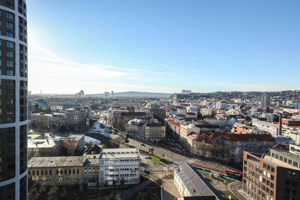 Skypark Luxury Apartment With Skyline View & Free Parking Bratislava Exteriér fotografie