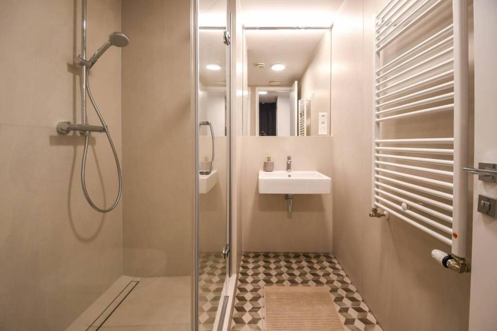 Skypark Luxury Apartment With Skyline View & Free Parking Bratislava Exteriér fotografie