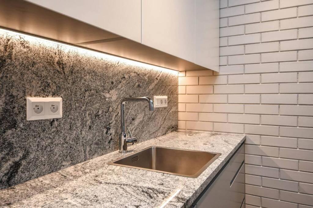 Skypark Luxury Apartment With Skyline View & Free Parking Bratislava Exteriér fotografie